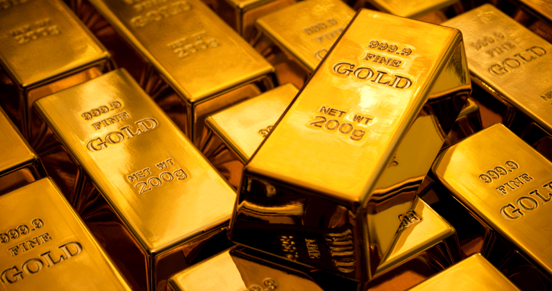 Investors trading commodity gold