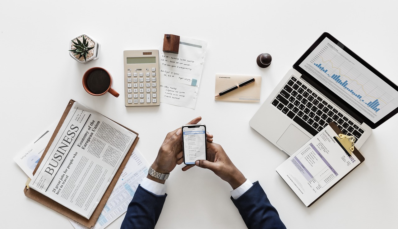A man using InTheMoney's stock alerts to inform his options trading